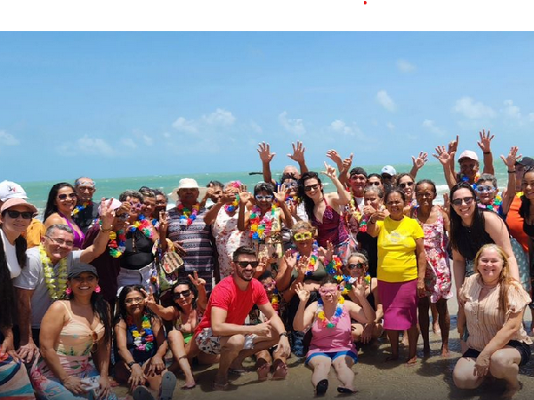 SETAS de Santana do Acaraú celebra Carnaval promovendo passeio à praia de Almofala para grupos de idosos