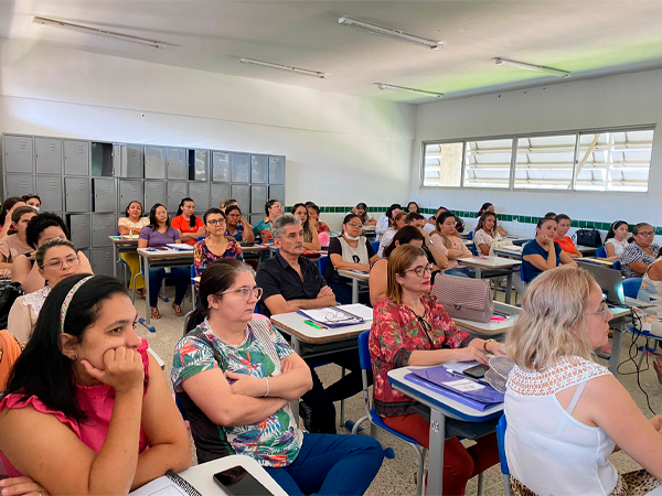 Enfermeiros e Técnicos de Enfermagem de Santana do Acaraú participam de capacitação em imunização promovida pela Saúde