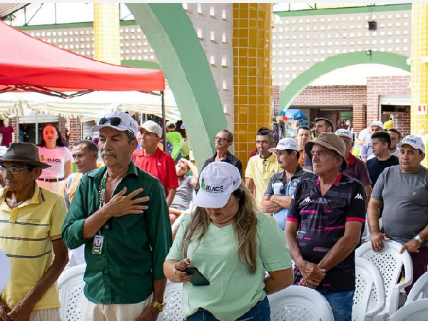 Prefeitura de Santana do Acaraú, em parceria com o Governo do Ceará, concede títulos de terra a 89 proprietários locais